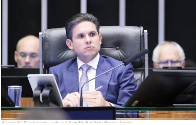 Leia Sem governo e Centro, reforma administrativa encalha e deixa Hugo Motta isolado na Cmara.